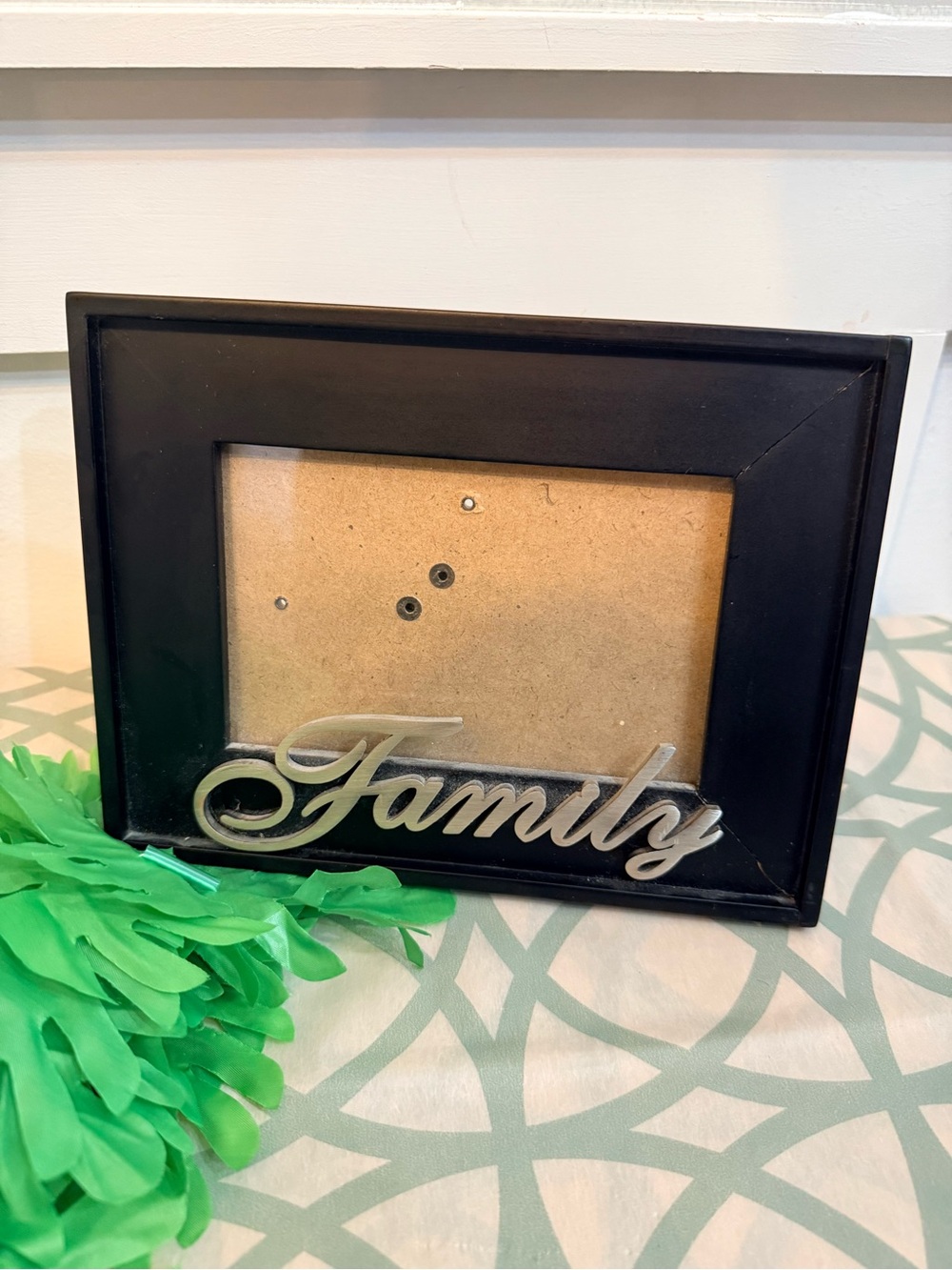 💫10/$25 • “Family” Black Wood Framed Picture Frame